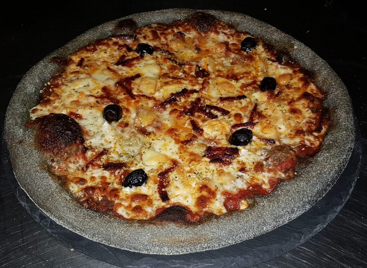 Pizzas artisanales faites maison à emporter à Lunel Pizzas artisanales faites maison à emporter à Lunel